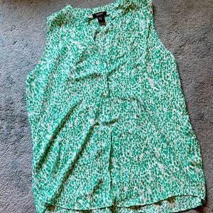 Beautiful woman’s green and white blouse worn once size xl